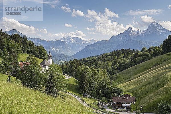 Wallfahrtskirche Maria Gern mit Alm und Bauernhof vor dem Watzmann  Nationalpark Berchtesgaden  Berchtesgadener Land  Bayern