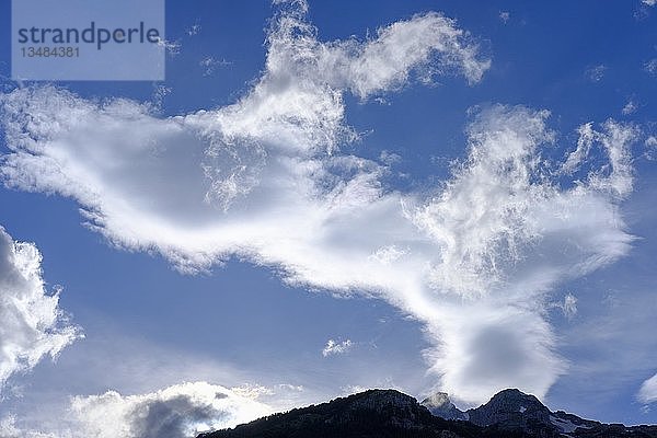 Wolken  Valbona-Nationalpark  Valbonatal  Albanische Alpen  Prokletije  Qark Kukes  Albanien  Europa