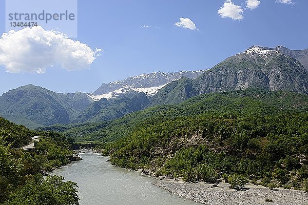 Fluss Vjosa bei Stembec  SH75  Nemeckes  Albanien  Europa