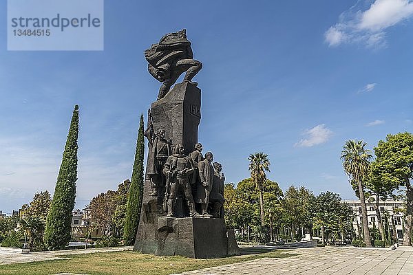 Unabhängigkeitsdenkmal mit Ismail Qemali  VlorÃ   Qark VlorÃ   Albanien  Europa