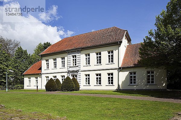 Ehemaliges Oldenburger Amtsgericht von 1806  später Sitz der Amtsverwaltung  Wohnung des Amtshauptmanns und Katasteramtes  heute Nebengebäude des Cloppenburger Amtsgerichts  Cloppenburg  Niedersachsen  Deutschland  Europa