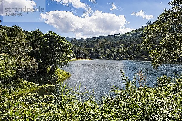 Künstlicher See am Mulunguzi-Damm  Zomba-Plateau  Malawi  Afrika