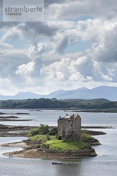 Castle Stalker in Loch Laich  Schottland  Großbritannien