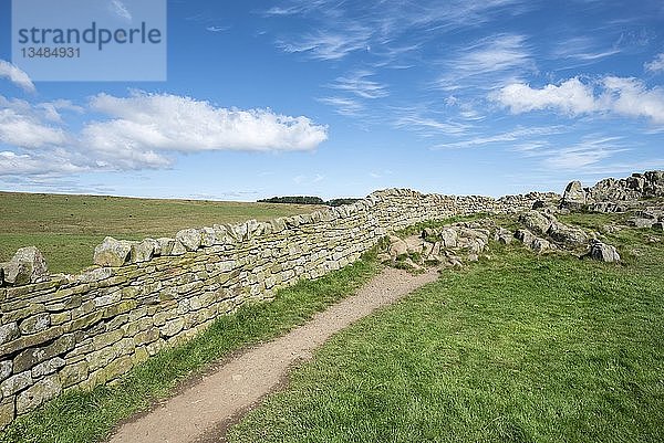 Wanderweg entlang des Hadrianswalls  Haltwhistle  Northumberland  England  Vereinigtes Königreich  Europa