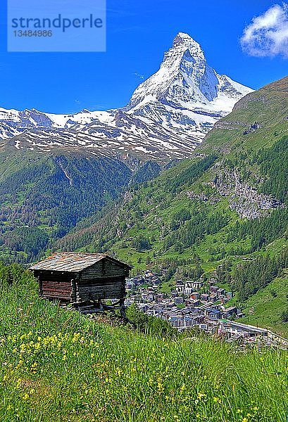 Dachboden im Weiler Ried mit Matterhorn 4478m  Zermatt  Mattertal  Wallis  Schweiz  Europa