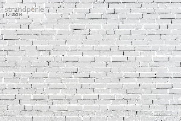 Gemauerte Wand aus weiß gestrichenen Ziegelsteinen  Hintergrundbild