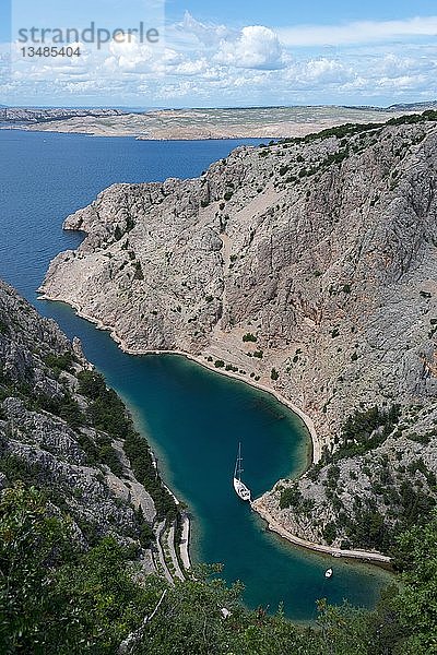 Zavratnica-Bucht  Prirode-Velebit-Nationalpark  Jablanac  im Rücken der Insel Rab  Dalmatien  Kroatien  Europa