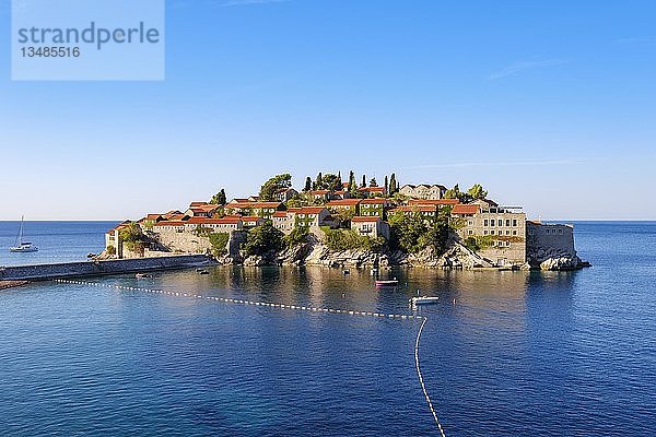 Insel Sveti Stefan  bei Budva  Adriaküste  Montenegro  Europa