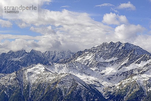 Blick vom Hochtor zur Schobergruppe  höchster Berg Petzeck 3283 m  Nationalpark Hohe Tauern  Kärnten  Österreich  Europa