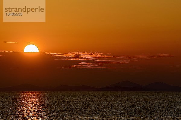 Sonnenuntergang bei Primosten  Dalmatien  Kroatien  Europa