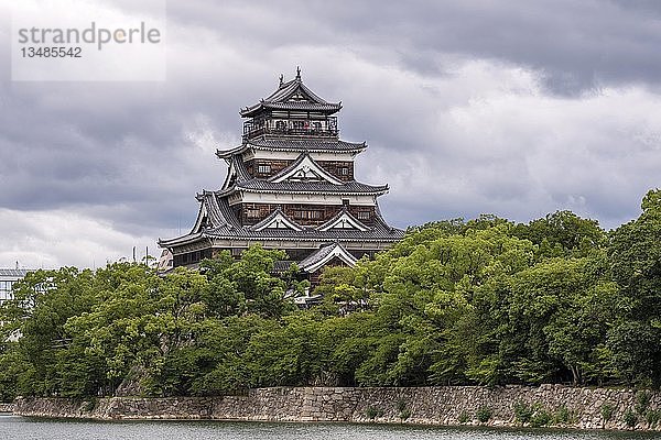 Burg Hiroshima  Karpfenburg  Hiroshima  Honshu  Japan  Asien