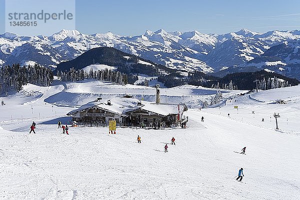 Bergrestaurant Skihütte Tanzbodenalm im Skigebiet Wilder Kaiser Brixental im Winter  KitzbÃ¼heler Alpen  Tirol  Österreich  Europa