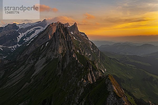 SÃ¤ntismassiv bei Sonnenuntergang  Wasserauen  Appenzell  Schweiz  Europa