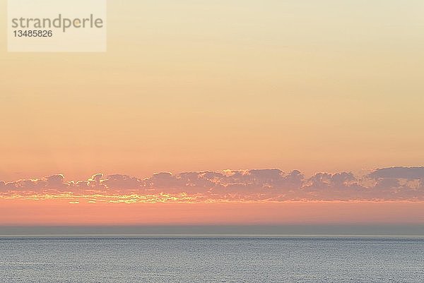 Sonnenuntergang an der Nordsee  Norderney  Ostfriesische Inseln  Niedersachsen  Deutschland  Europa