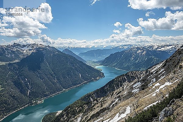 Blick auf den Achensee vom Wanderweg vom Seekarspitz zum Seebergspitz  Tirol  Österreich  Europa