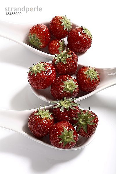 Erdbeeren auf Löffeln