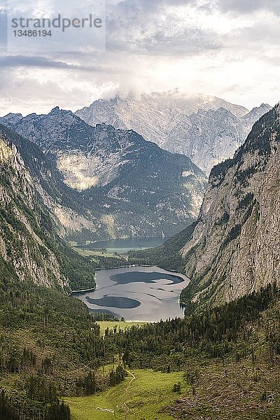 Obersee und KÃ¶nigssee vor dem Watzmann  Nationalpark Berchtesgaden  Berchtesgadener Land  Oberbayern  Bayern  Deutschland  Europa