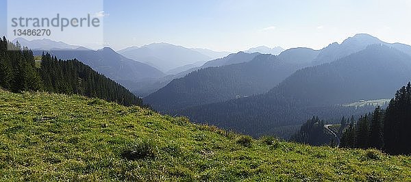 Mangfallgebirge mit Hochmiesing  LÃ¤mpersberg  Rotwand  Hinteres Sonnwendjoch  Ã¶sterreichischer und bayerischer Schinder  Blankenstein und Risserkogel  Oberbayern  Bayern  Deutschland  Europa