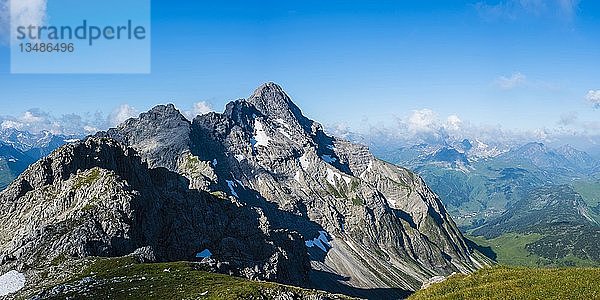 Bergpanorama vom Hochrappenkopf  2425m zum Biberkopf  2599m  Allgäuer Alpen  Allgäu  Bayern  Deutschland  Europa