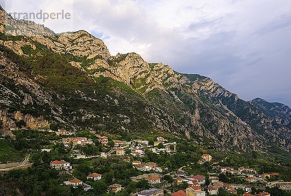 Skanderbeg-Gebirge mit Kruja  Krujë  Blick von der Festung  Durrës Qark  Durres  Albanien  Europa