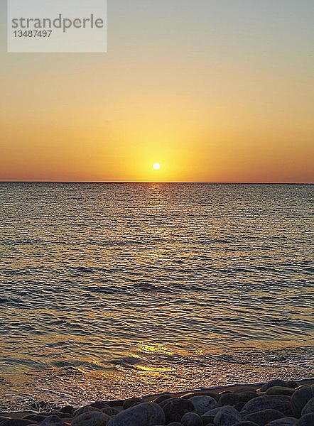 Strand bei Sonnenuntergang  Agia  Thessalien  Kreta  Griechenland  Europa