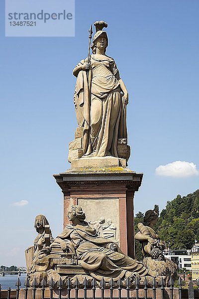 GÃ¶ttin Minerva  Denkmal  Karl-Theodor-BrÃ¼cke  Alte BrÃ¼cke  Heidelberg  Baden-WÃ¼rttemberg  Deutschland  Europa
