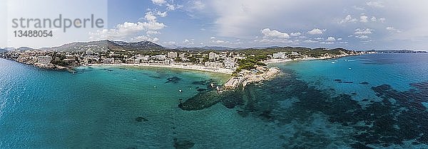 Drohnenbild  Hotels und Strände bei Peguera und Cala Fornels  Costa de la Calma  Region Calvia  Mallorca  Balearen  Spanien  Europa