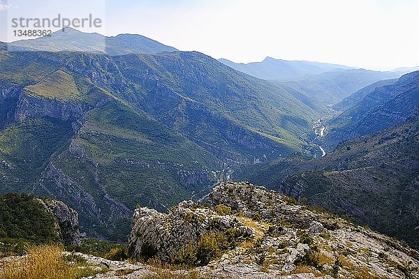 Cijevna-Schlucht  Blick von Delaj  nahe Podgorica  Montenegro  Europa