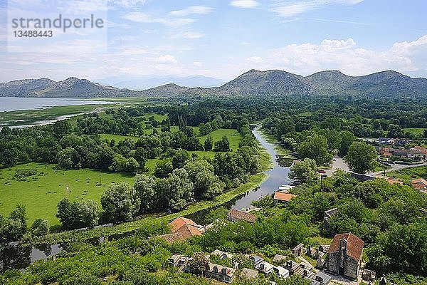 Blick von der Festung Zabljak Crnojevica  Zabljak  bei Cetinje  Nationalpark Skutarisee  Montenegro  Europa