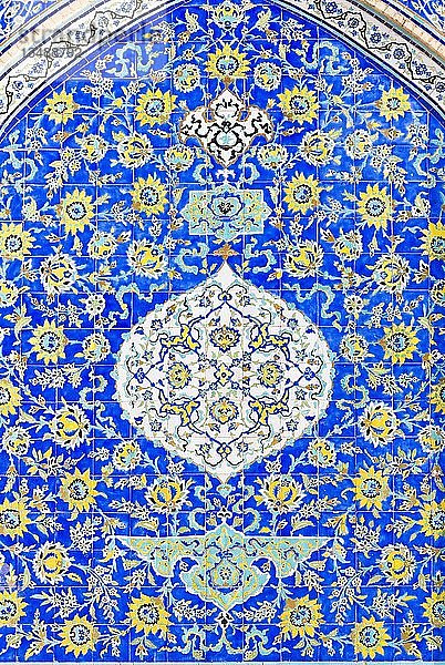 Fliesenarbeiten  Masjed-e Sheik Lotfollah Moschee  Isfahan  Iran  Asien