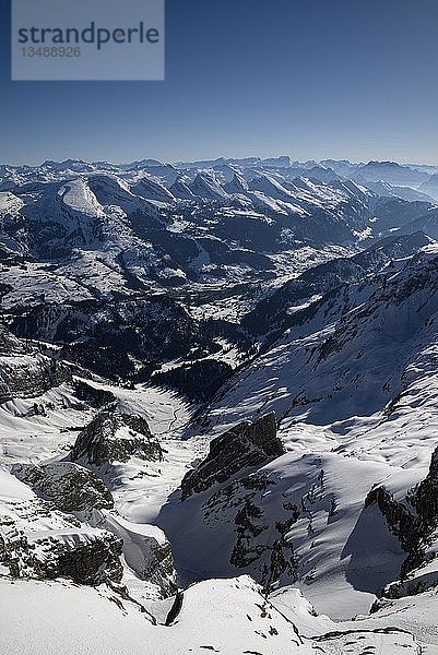 Blick von Santis auf Wildhaus  die Churfirsten am Horizont  Kanton Appenzell-Ausserrhoden  Schweiz  Europa