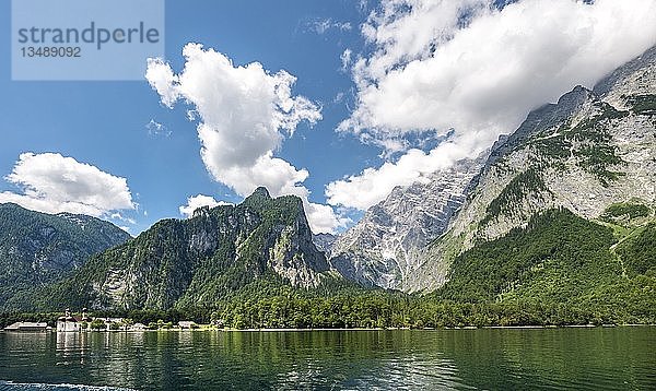 Königssee mit St. Bartholomä und Watzmann-Massiv  Nationalpark Berchtesgaden  Berchtesgadener Land  Oberbayern  Bayern  Deutschland  Europa