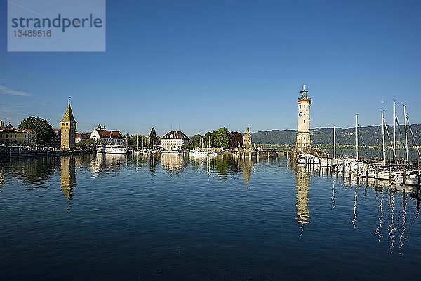 Hafen mit Mangturm und Leuchtturm  Lindau  Bodensee  Bayern  Deutschland  Europa