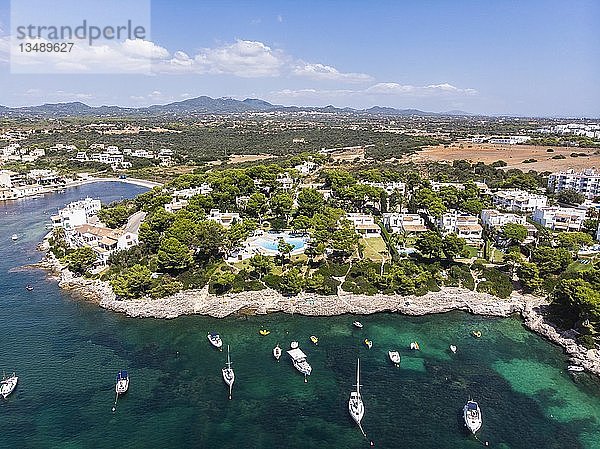 Luftaufnahme  Häuser und Villen  Küste von Porto Petro  Region Cala d'Or  Mallorca  Balearische Inseln  Spanien  Europa