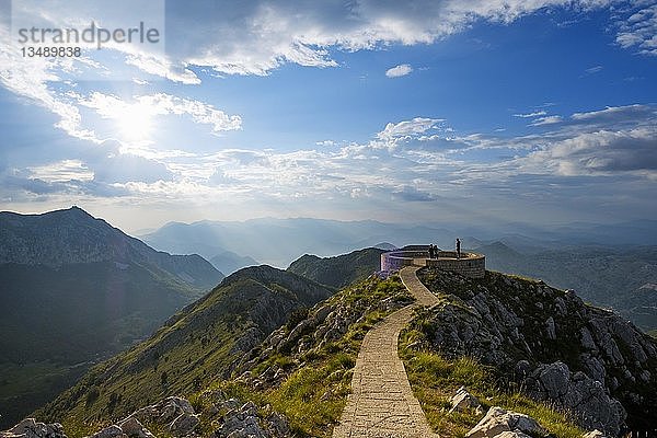 Aussichtsplattform auf dem Jezerski Vrh  Lovcen-Nationalpark  bei Cetinje  Montenegro  Europa