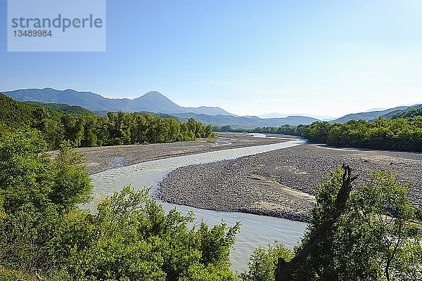 Fluss Sarandaporos  Grenzgebiet  Qar Gjirokastra  Albanien  Epirus  Griechenland  Europa