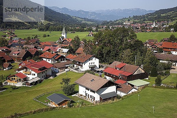 Blick auf Bad Oberdorf  Bad Hindelang  Ostrachtal  OberallgÃ¤u  AllgÃ¤u  Bayern  Deutschland  hinten rechts  Europa