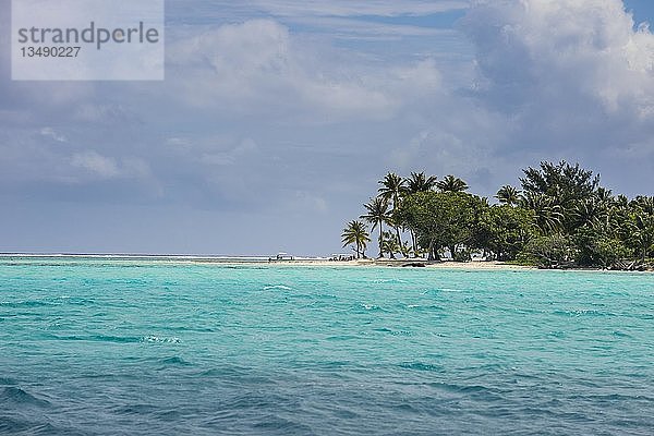 Motu-Insel in der tÃ?rkisfarbenen Lagune von Bora Bora  FranzÃ¶sisch-Polynesien