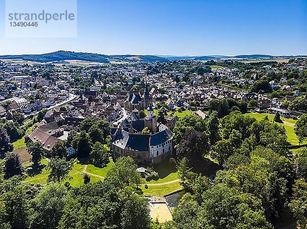 Luftaufnahme  Altstadt von Büdingen mit dem Schloss Büdingen  Büdingen  Wetterau  Hessen  Deutschland  Europa