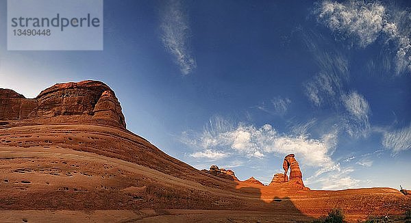 Delicate Arch Natursteinbogen  Arches-Nationalpark  bei Moab  Utah  Vereinigte Staaten  Nordamerika