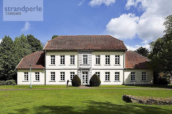 Ehemaliges Oldenburger Amtsgericht von 1806  später Sitz der Amtsverwaltung  Wohnung des Amtshauptmanns und Katasteramtes  heute Nebengebäude des Cloppenburger Amtsgerichts  Cloppenburg  Niedersachsen  Deutschland  Europa