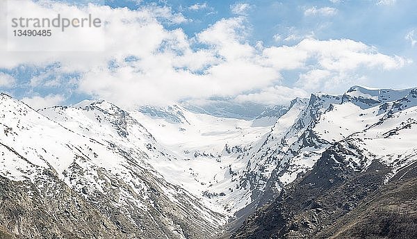 Sierra Nevada  verschneite Berge bei Granada  Andalusien  Spanien  Europa