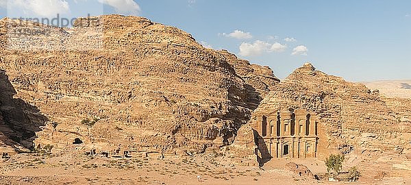 Kloster  Felsentempel Ad Deir  Felsengrab  nabatäische Architektur  Khazne Faraun  Mausoleum in der nabatäischen Stadt Petra  nahe Wadi Musa  Jordanien  Asien