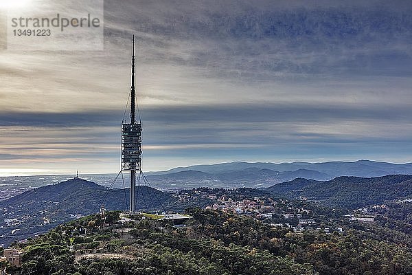 Torre de Collserola  Fernsehturm  Tibidabo  Barcelona  Katalonien  Spanien  Europa