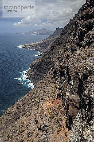 Blick vom Mirador de Balcon auf der Klippe  in La Aldea de San Nicolas de Tolentino  Gran Canaria  Kanarische Inseln  Spanien  Europa