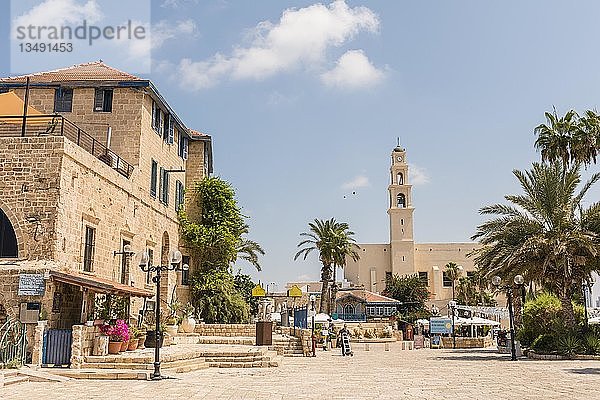 Platz in der Altstadt von Jaffa mit der Peterskirche  alter Hafen  Kikar Kdumim  Tel Aviv-Jaffa  Israel  Asien