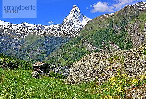 Dachboden im Weiler Ried mit Matterhorn 4478m  Zermatt  Mattertal  Wallis  Schweiz  Europa
