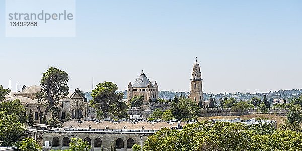 Blick auf die Dormitokirche und die Stadtmauer der Altstadt  Jerusalem  Israel  Asien