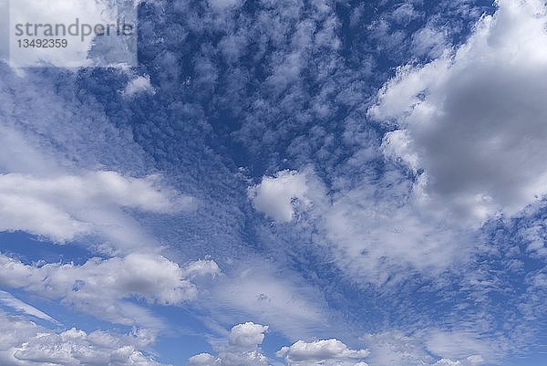 Wolkenformationen  Hintergrundbild  Deutschland  Europa