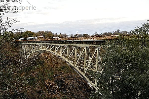 Stahlbrücke  Victoria Falls-Brücke über den Sambesi-Fluss  Simbabwe  Afrika